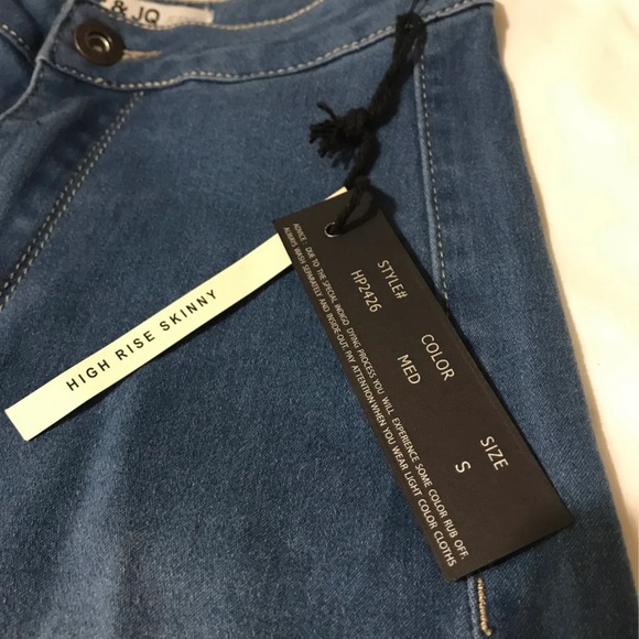 NEW Curvy denim jeans - Picture 3 of 8